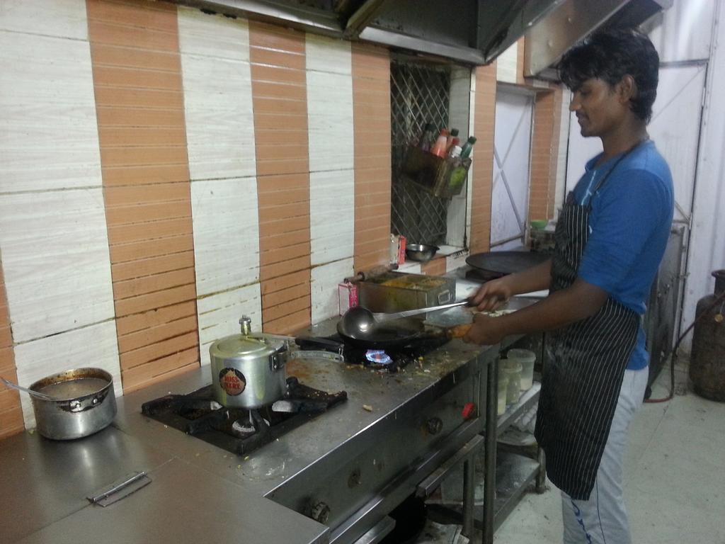 Hotel Royale Paradise Noida Bagian luar foto