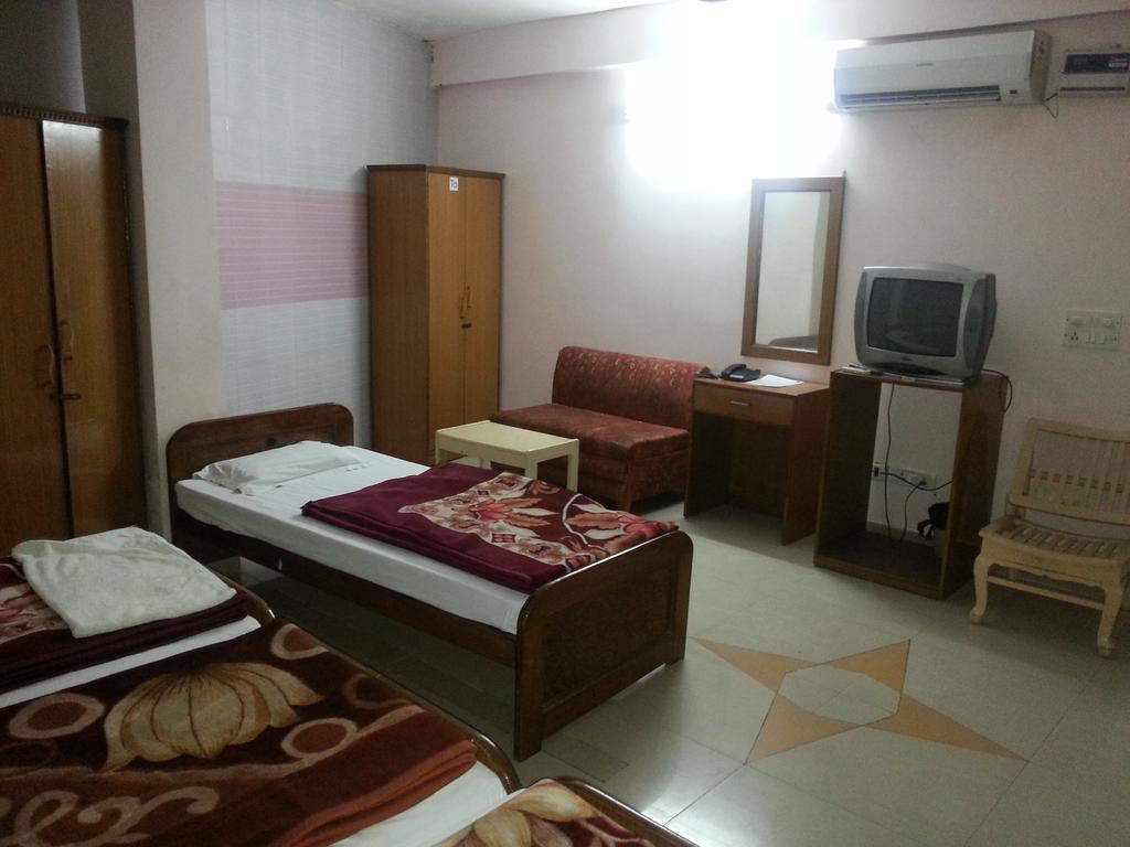 Hotel Royale Paradise Noida Ruang foto